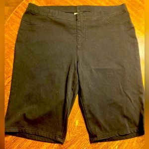Faded Glory Womens XL (16-18) Shorts, Long Black Stretchy W/ Faux Front Pockets.